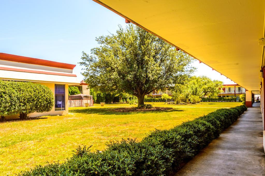 Executive Inn Hotel&Conference Center Lawton Exterior foto